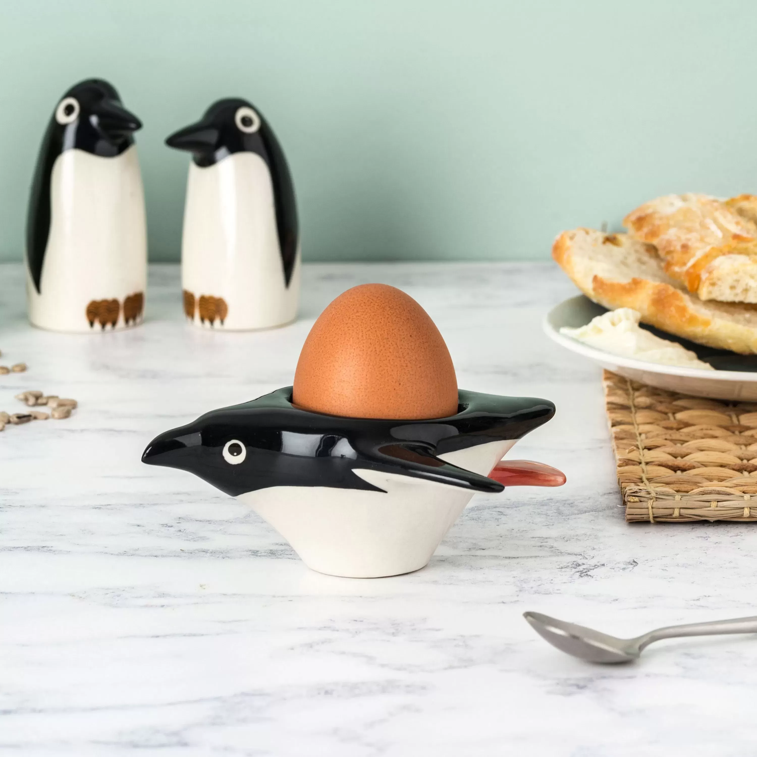 Hannah Turner / Egg cup Penguin(ペンギンのエッグカップ)